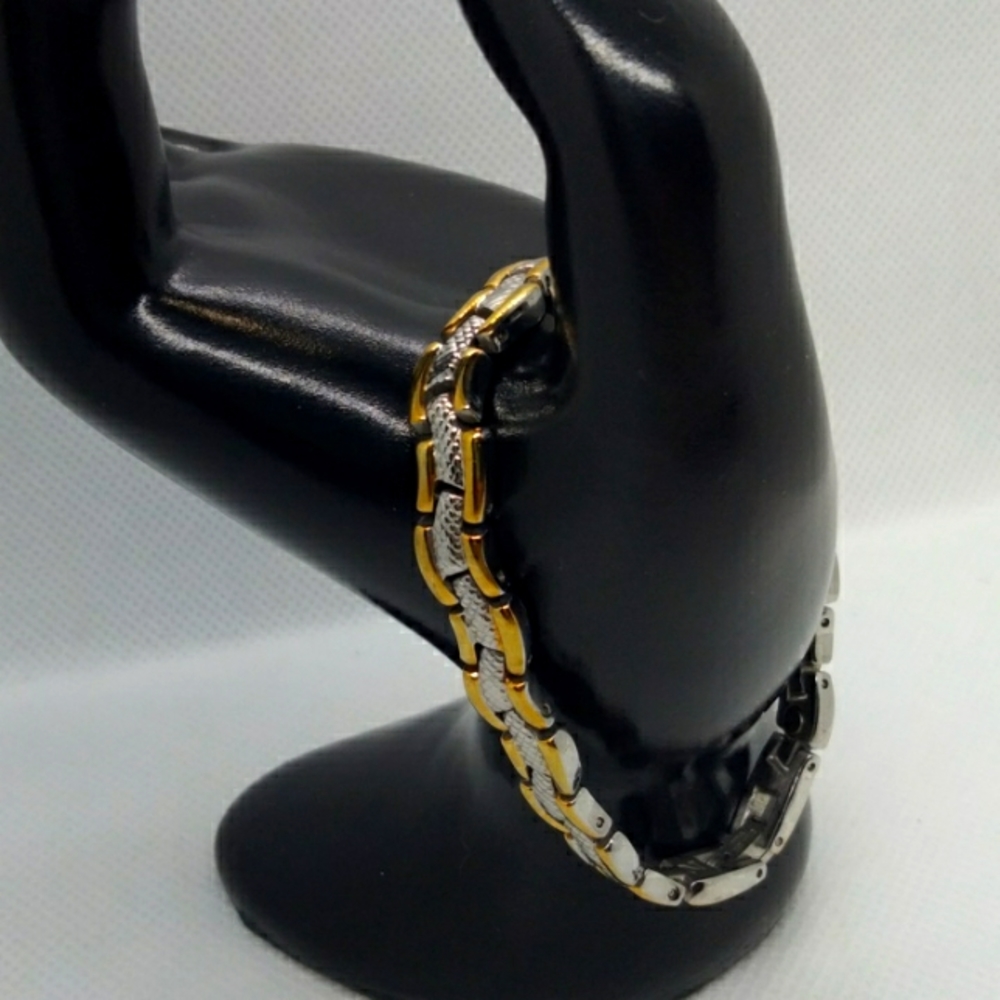 7 " bracelet stainless steel fashion piece in nice condition